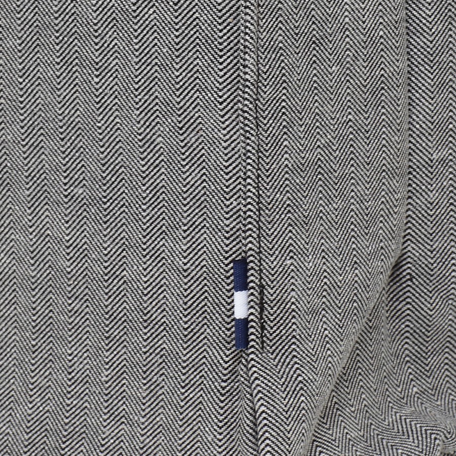 Consigliere with Black Strap